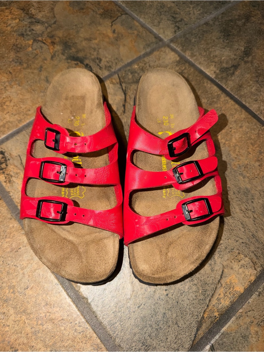Birkenstock Graceful Hibiscus Sz 36
Laser Emboss Red 3 Strap Papillio Sandal